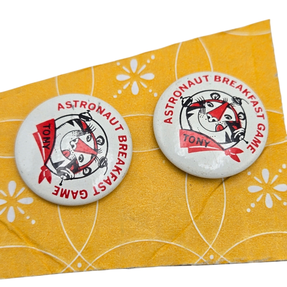 MCM Vintage 1960 ASTRONAUT BREAKFAST CLUB Kellogg's Tony Tiger Button Pin 2CT